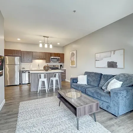 Modern 1 Bedroom Dwntwn Apt With Hot Tub